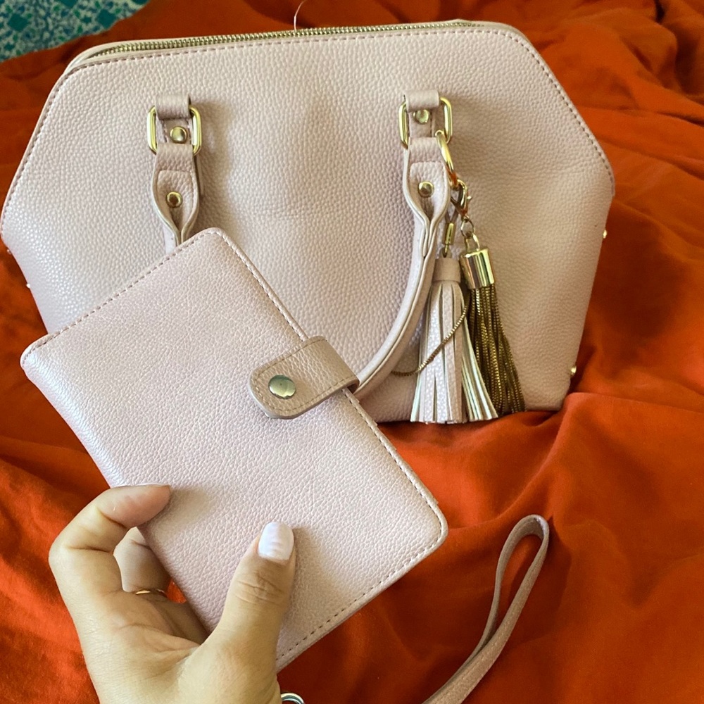 Soft pink hand bag with wallet 👛
